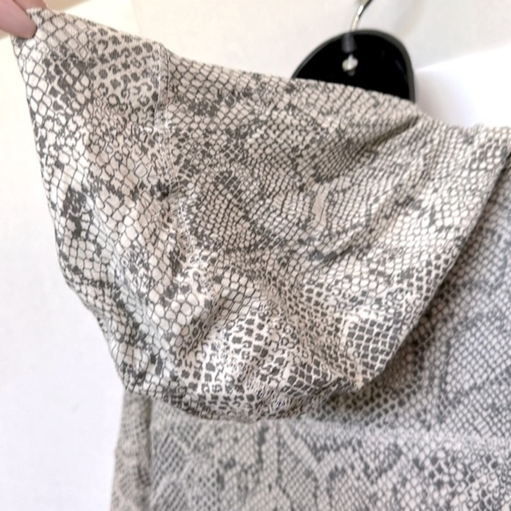 Chaser tan/grey snakeskin jacket with hoodie small - Picture 8 of 16